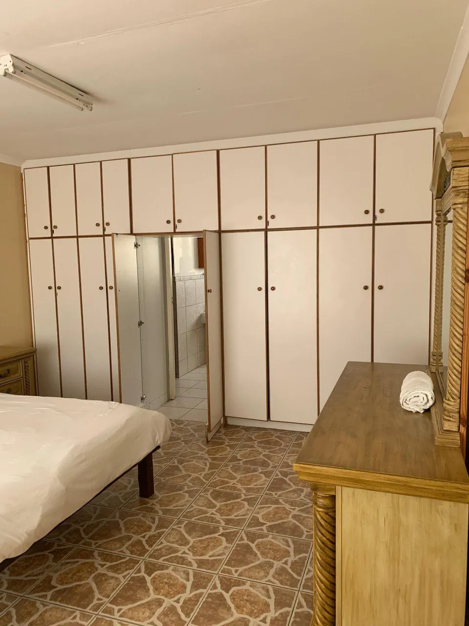 Dolphin Guesthouse thumbnail 7